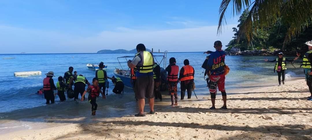 Ella'S Place Salang Tioman Kampong Ayer Batang Exterior photo