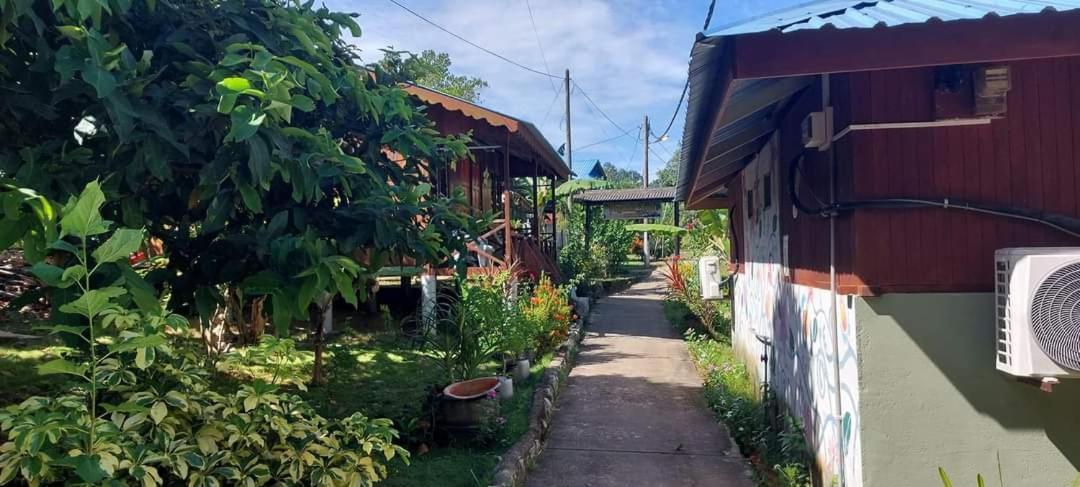 Ella'S Place Salang Tioman Kampong Ayer Batang Exterior photo