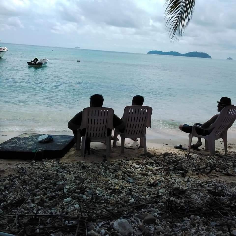 Ella'S Place Salang Tioman Kampong Ayer Batang Exterior photo