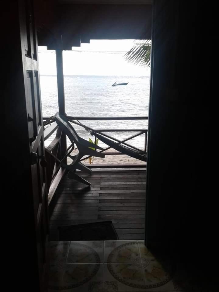 Ella'S Place Salang Tioman Kampong Ayer Batang Exterior photo