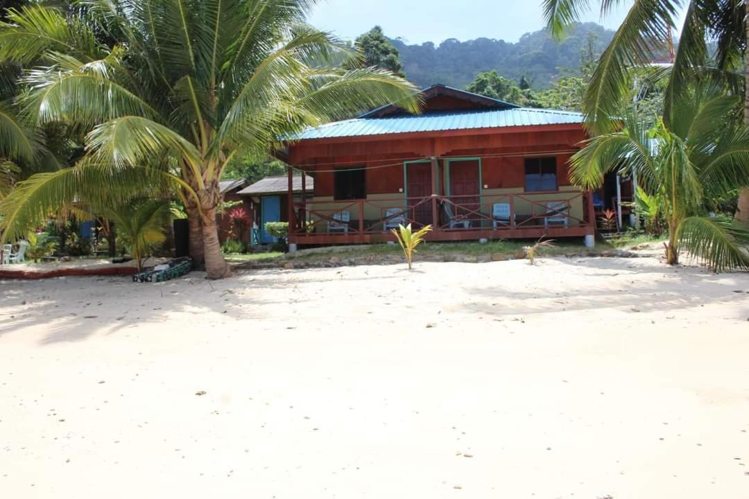 Ella'S Place Salang Tioman Kampong Ayer Batang Room photo