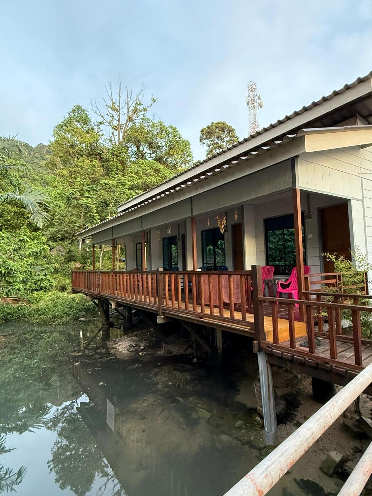 Ella'S Place Salang Tioman Kampong Ayer Batang Room photo