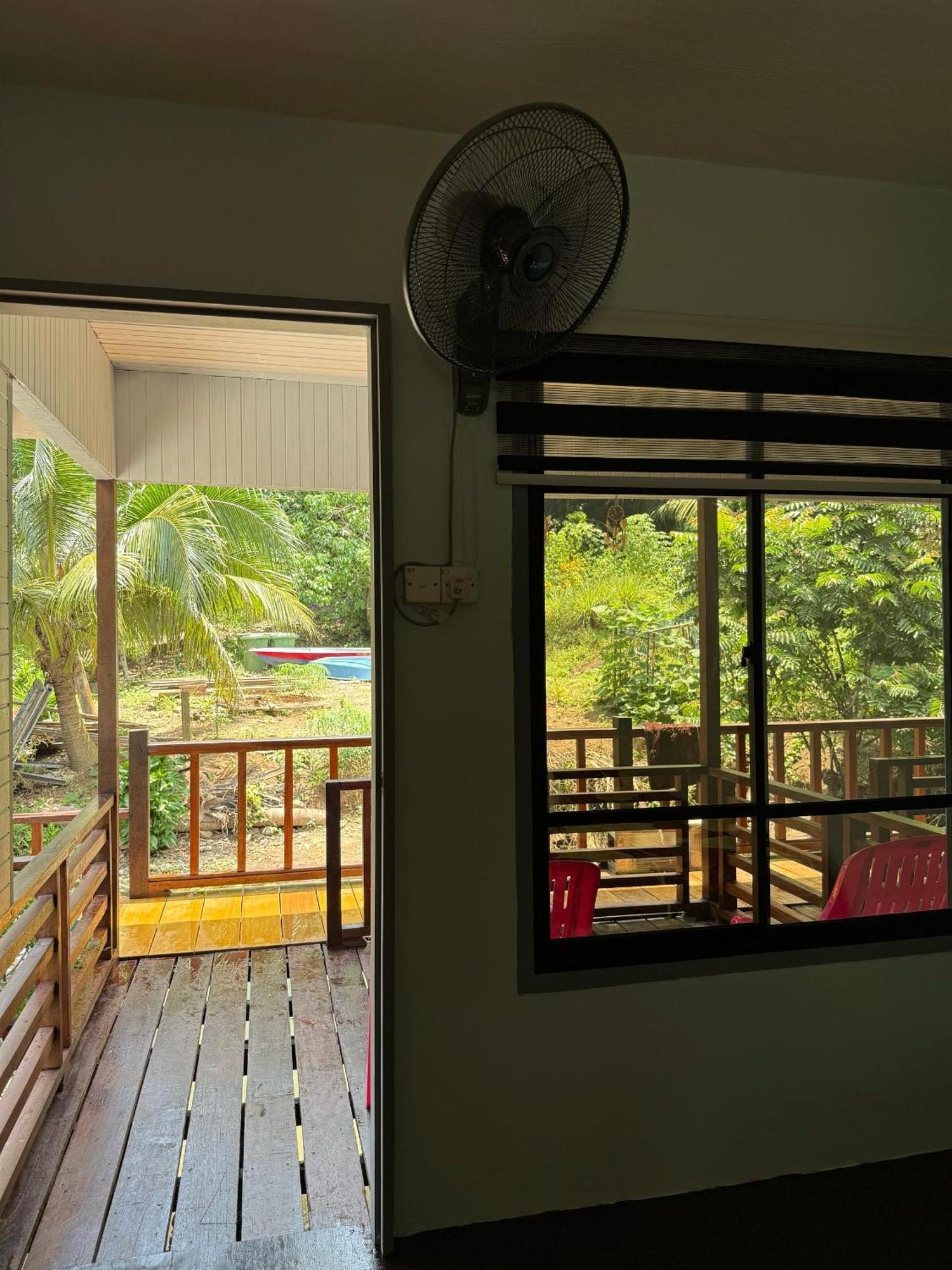 Ella'S Place Salang Tioman Kampong Ayer Batang Exterior photo