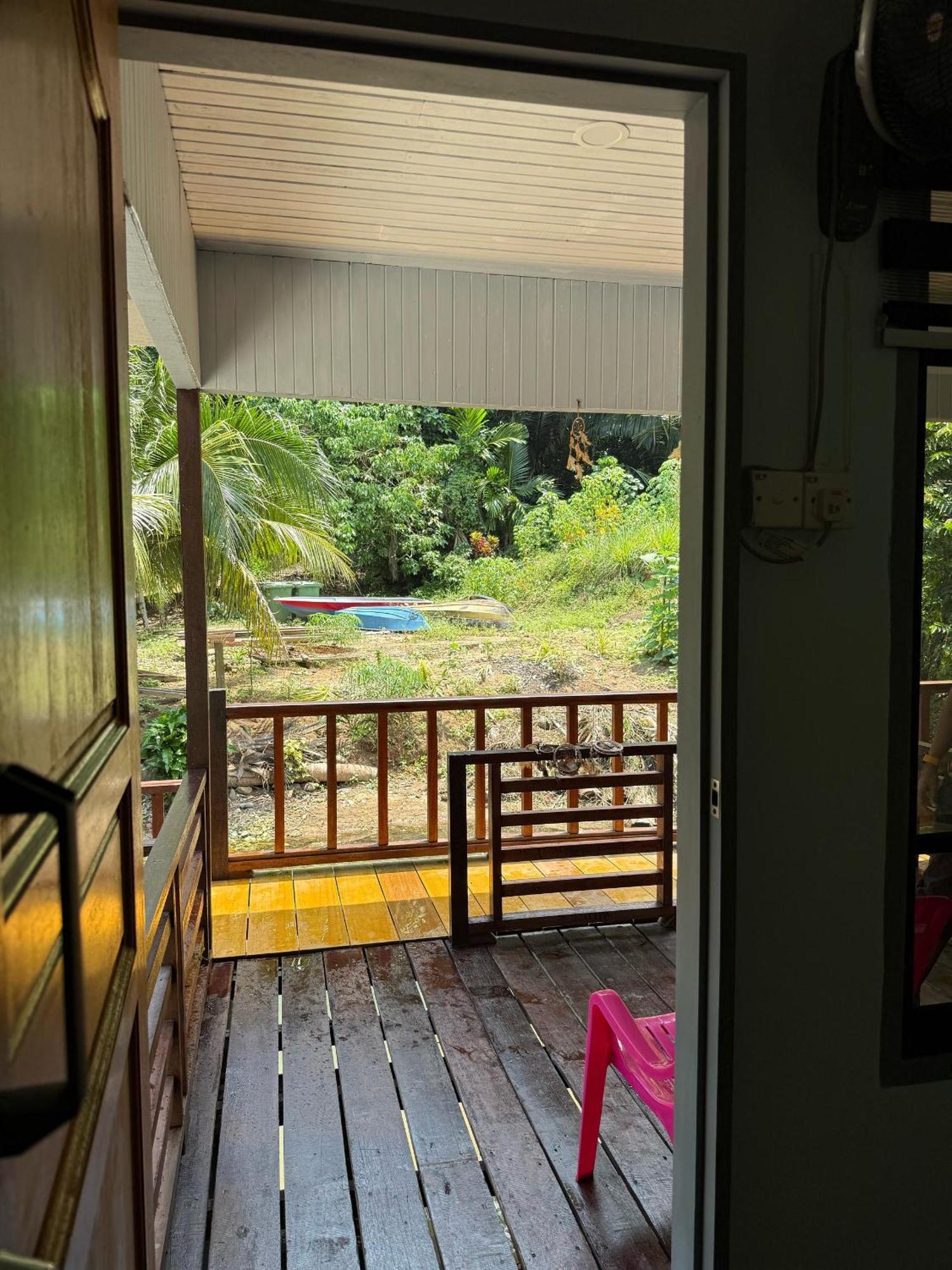 Ella'S Place Salang Tioman Kampong Ayer Batang Exterior photo