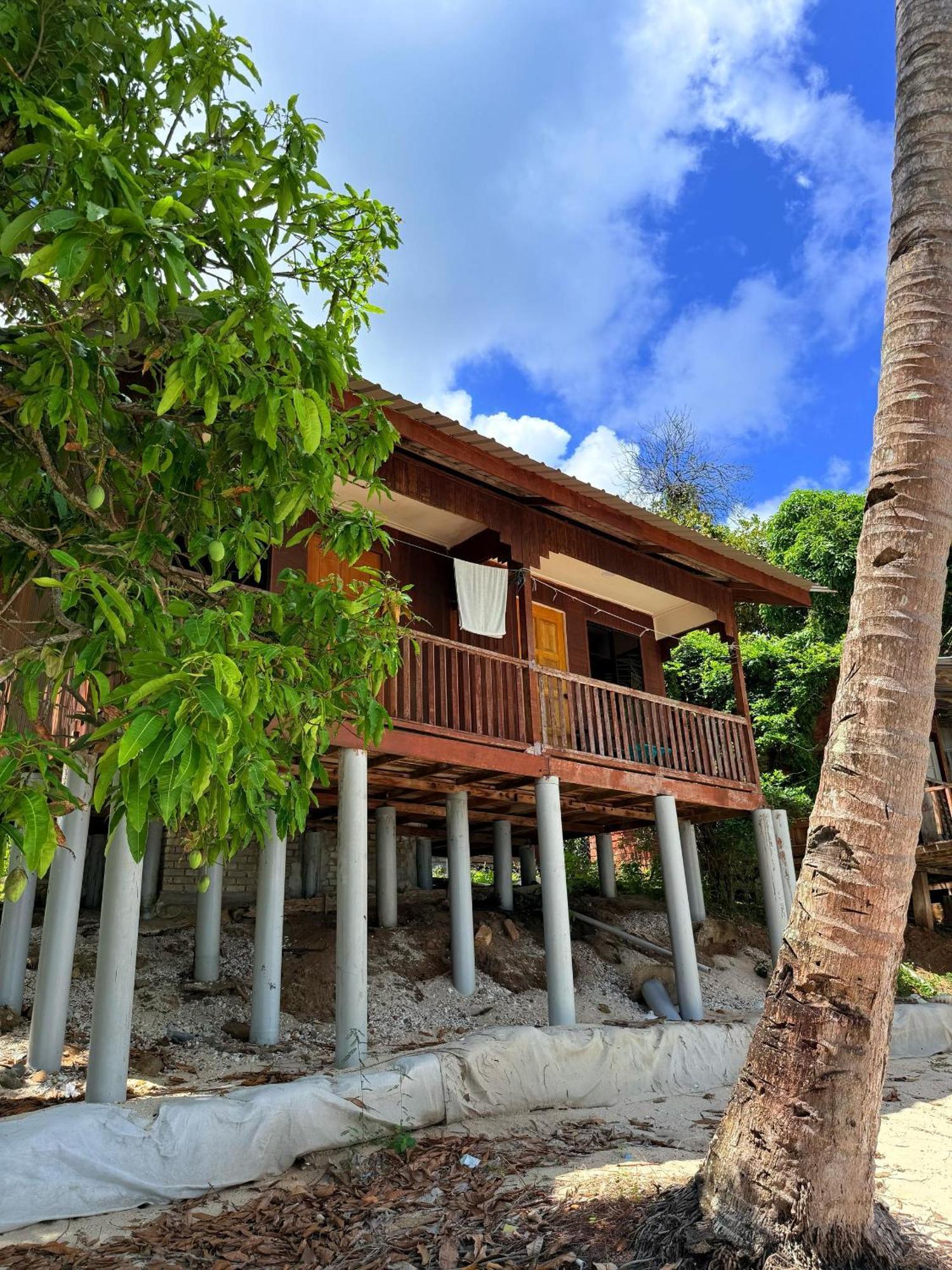 Ella'S Place Salang Tioman Kampong Ayer Batang Exterior photo